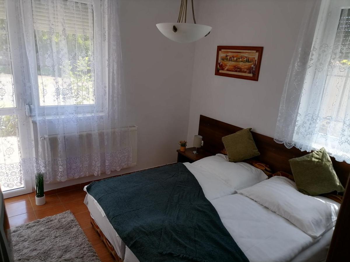 Aqua Oazis Apartman ハイデゥソボスロー エクステリア 写真