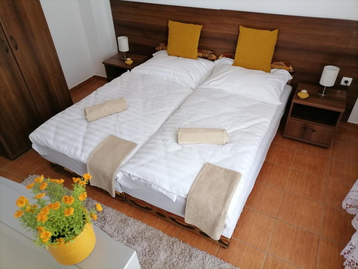 Aqua Oazis Apartman ハイデゥソボスロー エクステリア 写真