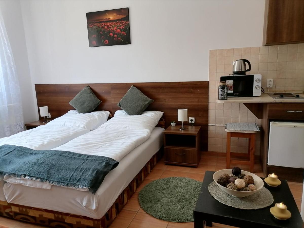 Aqua Oazis Apartman ハイデゥソボスロー エクステリア 写真