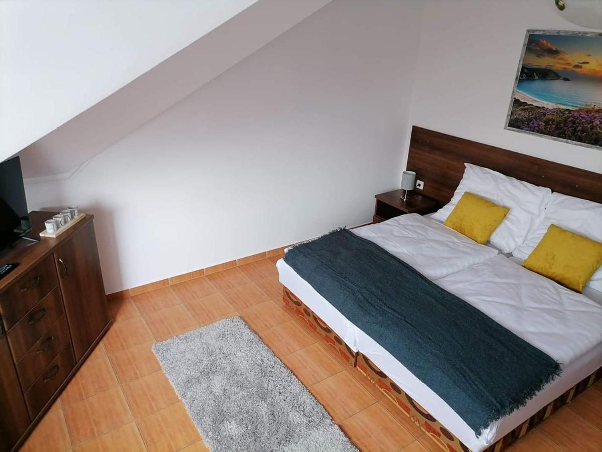 Aqua Oazis Apartman ハイデゥソボスロー エクステリア 写真