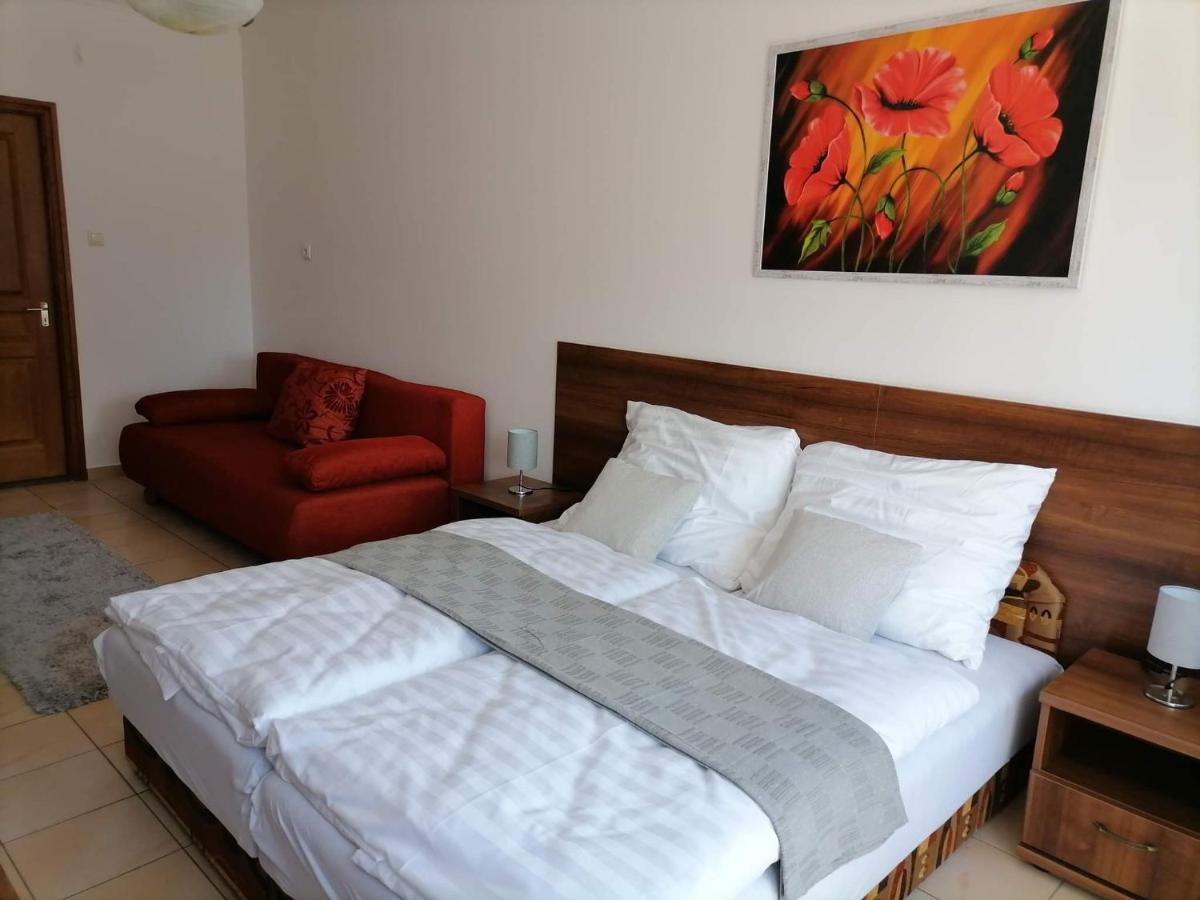 Aqua Oazis Apartman ハイデゥソボスロー エクステリア 写真