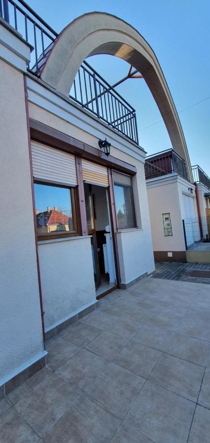 Aqua Oazis Apartman ハイデゥソボスロー エクステリア 写真