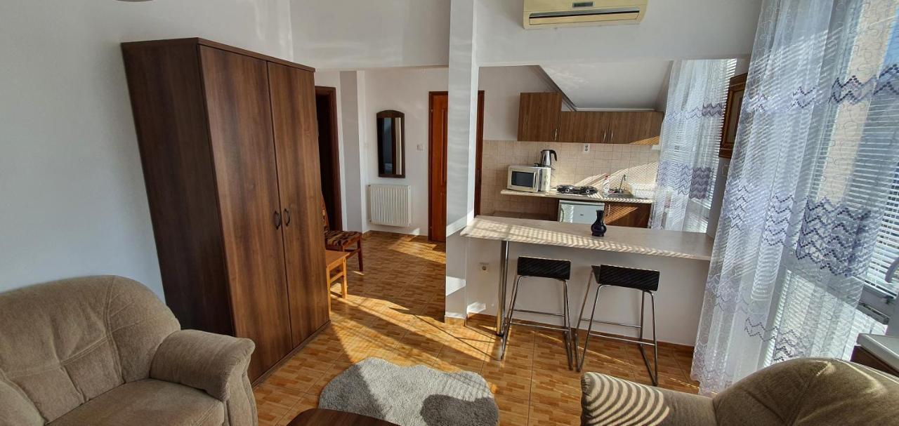 Aqua Oazis Apartman ハイデゥソボスロー エクステリア 写真